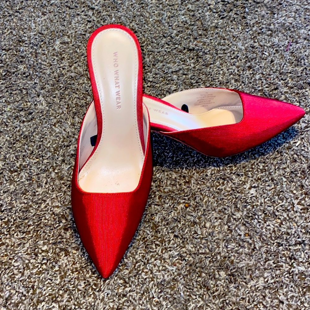 WHO WHAT WEAR RED HILLIES SIZE 7 1/2
